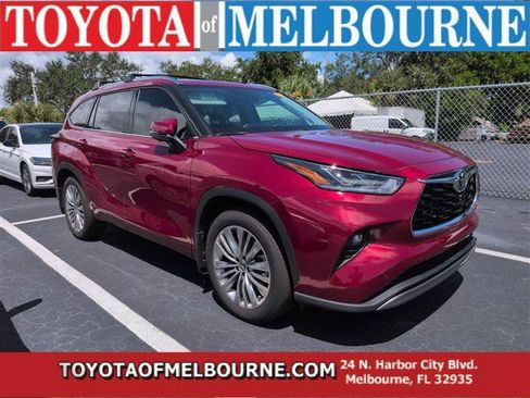 Used 2026 Toyota Highlander Platinum AWD/4WD image 1