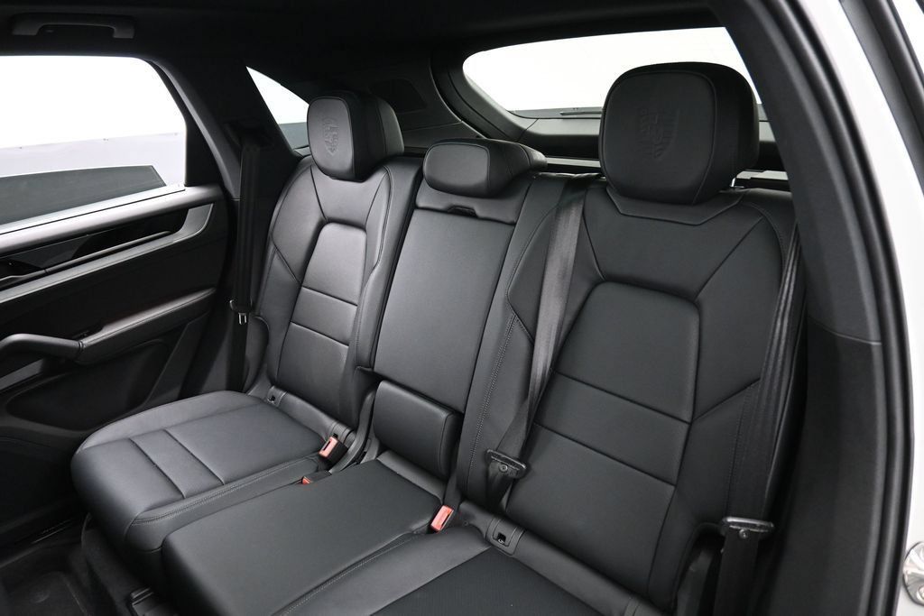 Certified 2025 Porsche Cayenne S AWD/4WD image 25