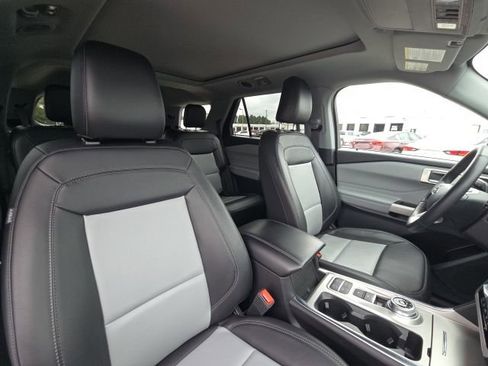 Used 2023 Ford Explorer XLT w/ Equipment Group 202A RWD image 23