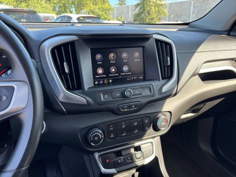 Used 2024 GMC Terrain SLE FWD image 17