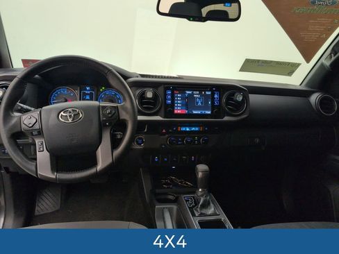 Used 2016 Toyota Tacoma TRD Sport image 8