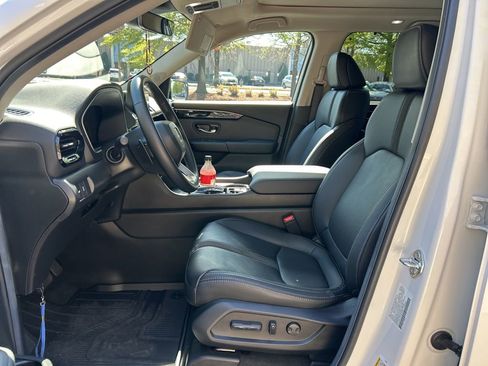 Used 2025 Honda Pilot Touring image 7