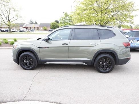 Used 2025 Volkswagen Atlas Peak Edition SE AWD/4WD image 9
