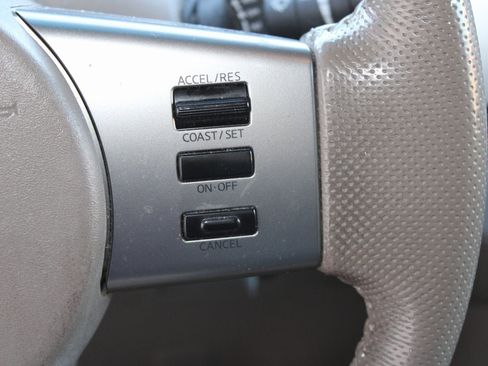 Used 2011 Nissan Frontier SV w/ SV Premium Utility Pkg image 12