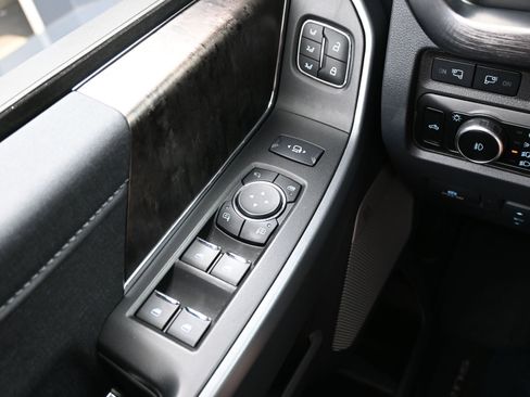 Used 2024 Ford F250 Lariat w/ Sport Appearance Package image 25