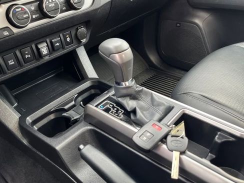 Used 2023 Toyota Tacoma Limited image 27