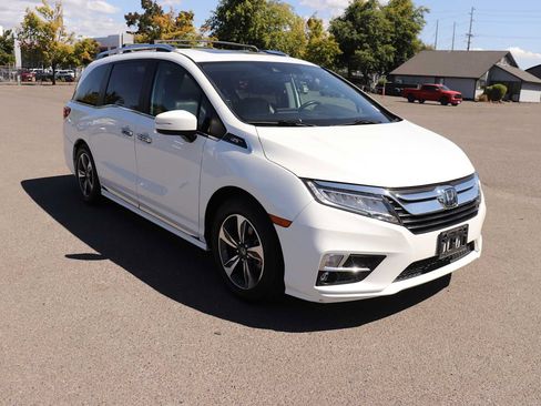 Used 2020 Honda Odyssey Touring image 3