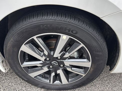 Used 2024 Nissan Versa SV w/ Trunk Package image 11