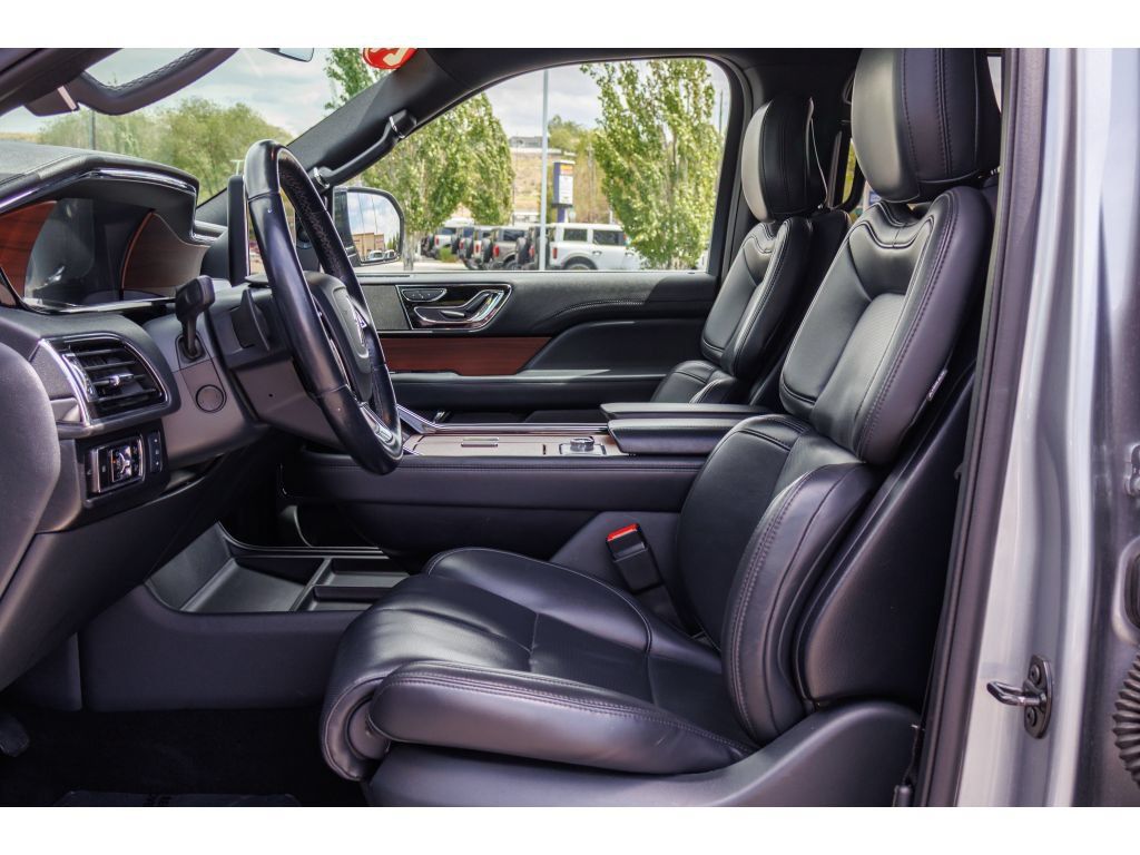 Used 2024 Lincoln Navigator L 4WD image 17