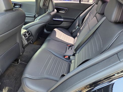 Used 2022 Mercedes-Benz C 300 Sedan image 12