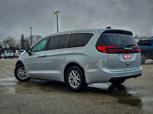 New 2026 Chrysler Pacifica Select image 5