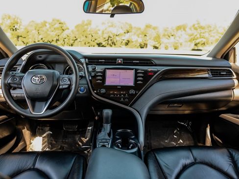 Used 2020 Toyota Camry LE image 16