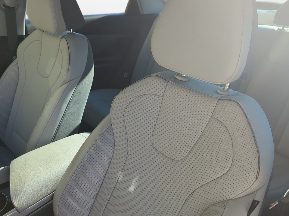 Used 2023 Hyundai Elantra Limited FWD image 13