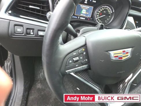 Used 2024 Cadillac XT6 Sport image 9