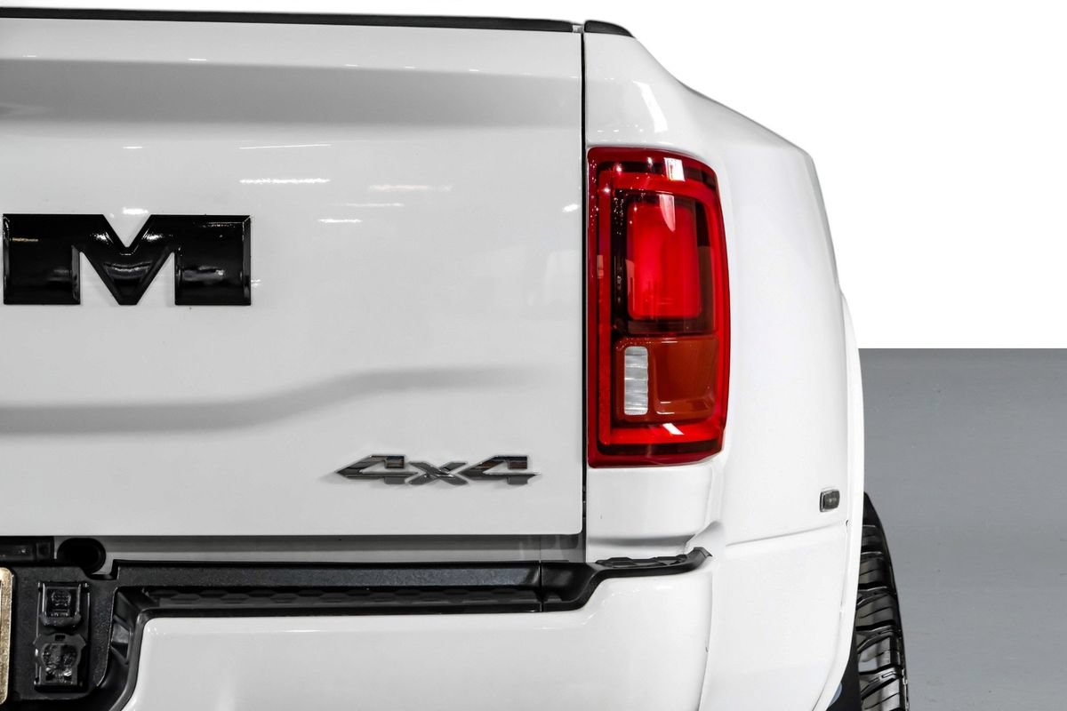 Used 2025 RAM 3500 Limited AWD/4WD image 43
