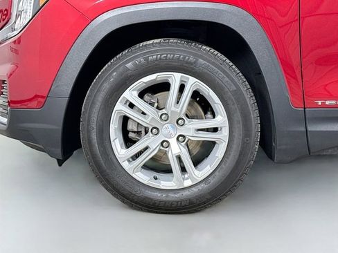 Used 2024 GMC Terrain SLE w/ Driver Convenience Package image 28