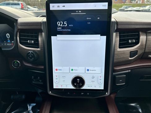 Used 2023 Ford Expedition Limited image 32