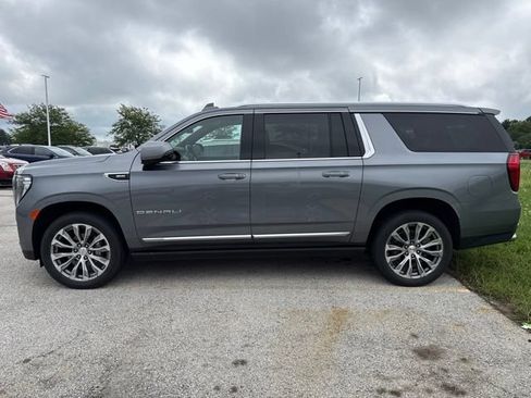 Used 2022 GMC Yukon XL Denali AWD/4WD image 3