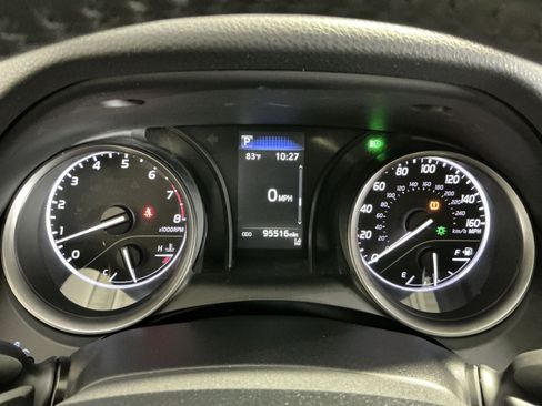 Used 2022 Toyota Camry SE FWD image 18