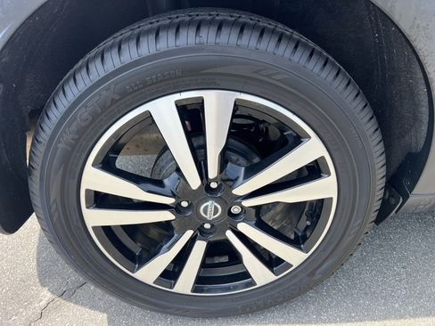 Used 2019 Nissan Kicks SR w/ Exterior Electronics Package FWD image 11