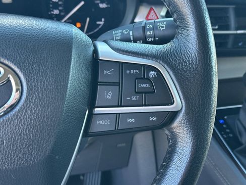 Used 2024 Toyota Sienna XLE image 15