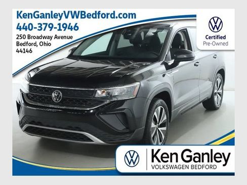 Certified 2022 Volkswagen Taos SE w/ Panoramic Sunroof Package AWD/4WD image 1