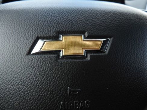 Used 2023 Chevrolet Traverse LT image 30