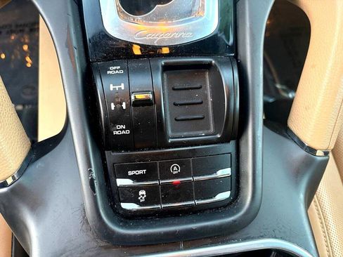 Used 2014 Porsche Cayenne AWD 4dr Manual image 31