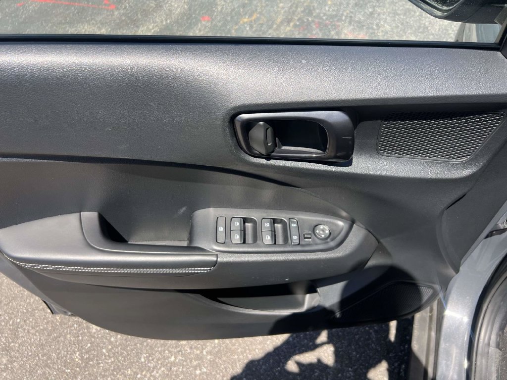 Used 2024 Hyundai Venue Limited FWD image 16