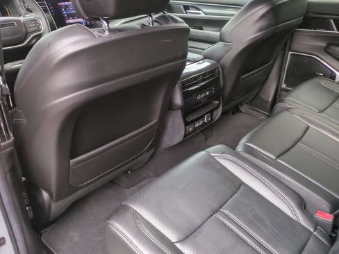 Used 2023 Jeep Wagoneer 2WD image 18