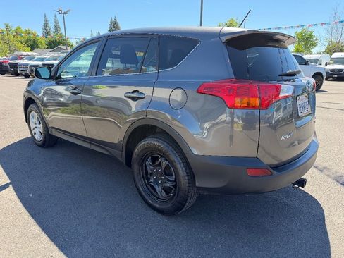 Used 2015 Toyota RAV4 LE image 5