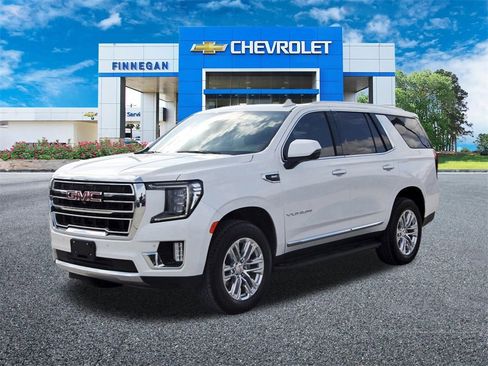 Used 2024 GMC Yukon SLT w/ SLT Premium Package image 3