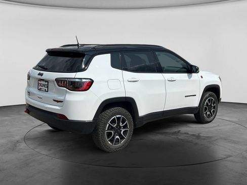 Used 2025 Jeep Compass Trailhawk AWD/4WD image 10