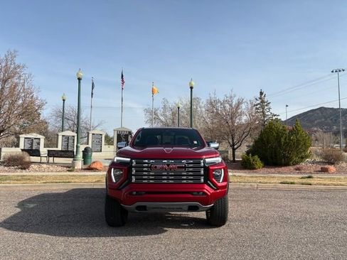 Used 2025 GMC Canyon Denali image 5