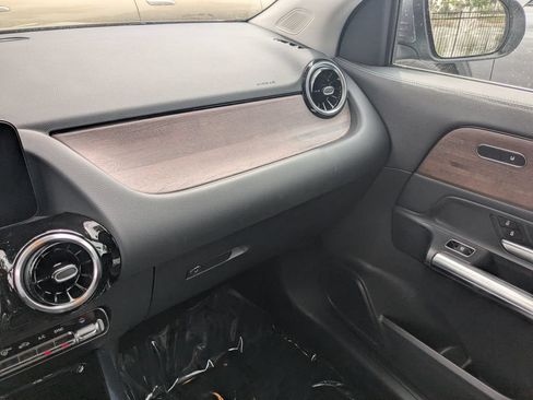 Certified 2022 Mercedes-Benz GLA 250 4MATIC w/ Premium Package Lite image 4