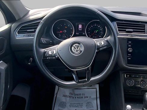 Used 2019 Volkswagen Tiguan SE w/ Panoramic Sunroof Package FWD image 6