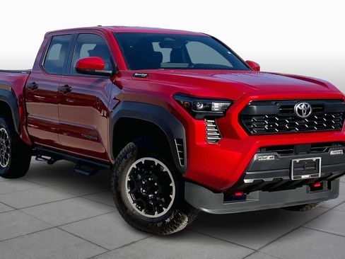 Used 2025 Toyota Tacoma TRD Off-Road image 2