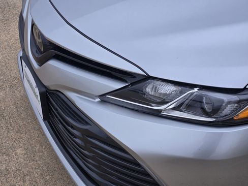 Used 2020 Toyota Camry LE image 10