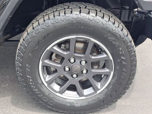 Used 2020 Jeep Gladiator Overland w/ Uconnect 4C Nav & Sound Group AWD/4WD image 8