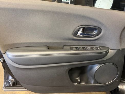 Used 2019 Honda HR-V Sport image 32