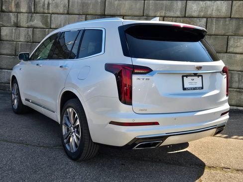 Used 2022 Cadillac XT6 Premium Luxury image 3