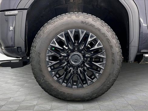 Used 2024 GMC Sierra 2500 Denali w/ Technology Package image 9