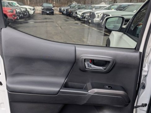 Used 2022 Toyota Tacoma TRD Off-Road image 14