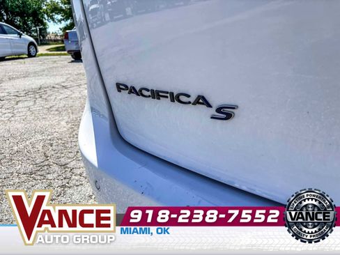 Used 2025 Chrysler Pacifica Limited FWD image 10