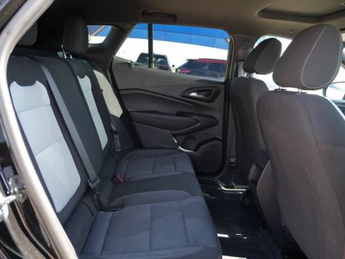 Used 2025 Chevrolet Trax RS w/ Sunroof Package FWD image 23