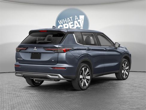 New 2025 Mitsubishi Outlander SE image 2