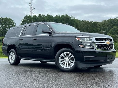 Used 2019 Chevrolet Suburban LT image 2