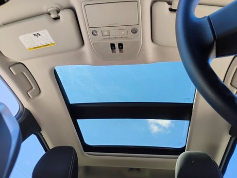 Used 2025 Nissan Kicks SV w/ SV Premium Package FWD image 16
