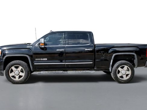 Used 2017 GMC Sierra 2500 SLT w/ All Terrain HD Package AWD/4WD image 9