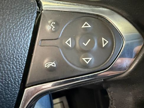 Used 2018 Chevrolet Traverse LT FWD image 25
